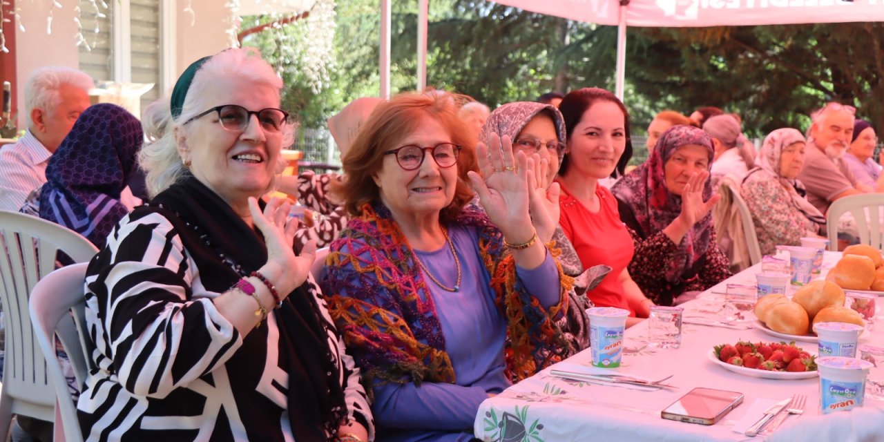 İzmit Belediyesi Alzheimer Yaşam Evi 5 yaşında!