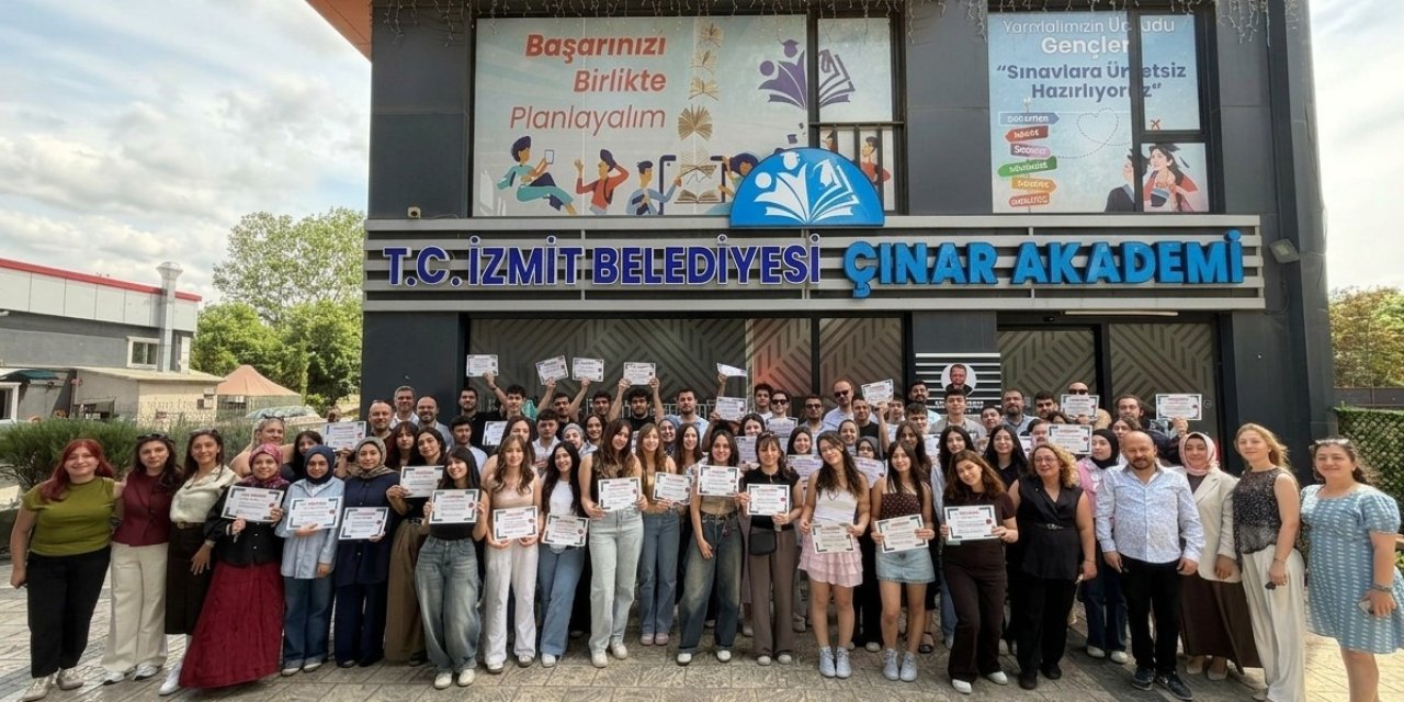 Çınar Akademi’de sertifika ve mezuniyet sevinci