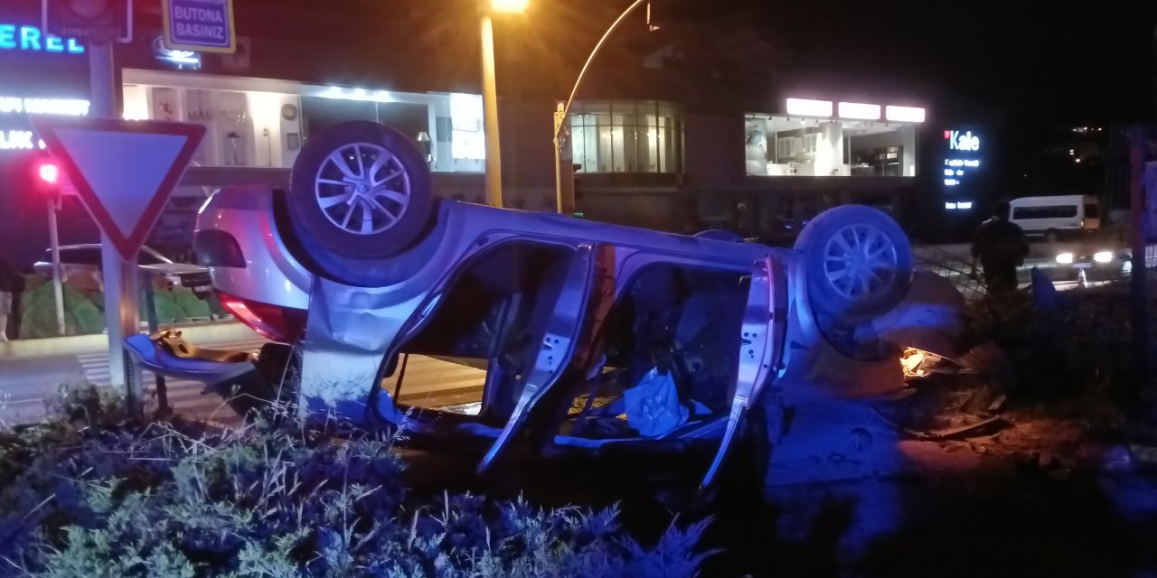 Otomobil takla atarak ters döndü: 1'i ağır 4 yaralı