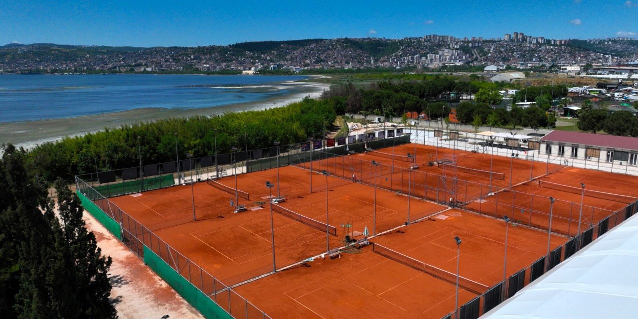 İzmit Tenis Spor Merkezi’ne 4 kapalı tenis kortu