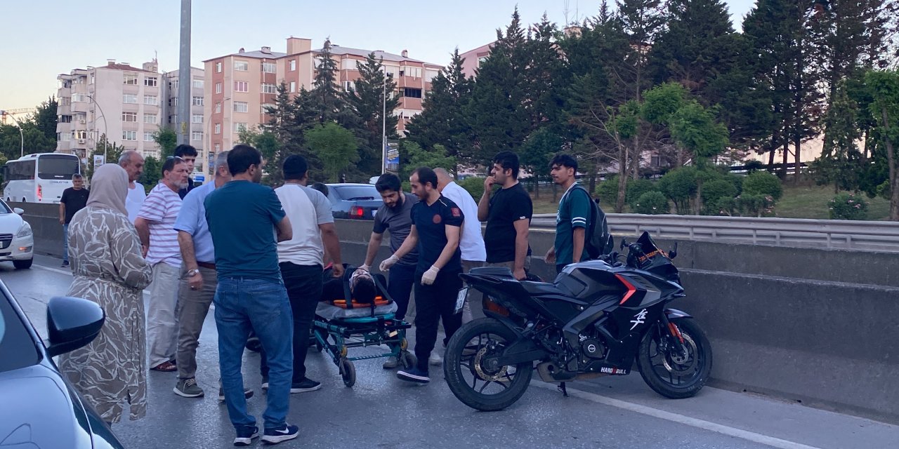 Motosiklet otomobile çarpıştı