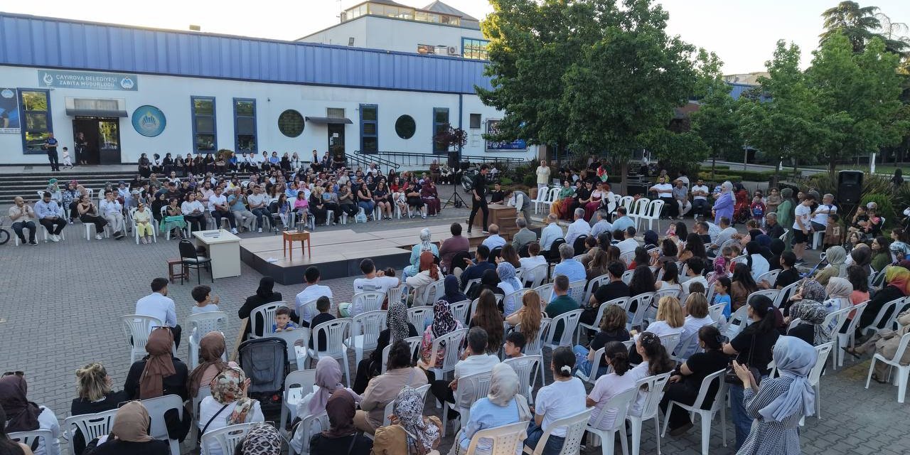 Açık havada tiyatro resitali sunup, sertifikalarını aldılar