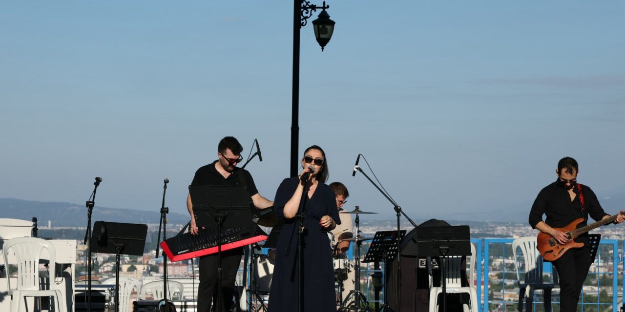 Kapanca Sokak Festivali'nde Kararsızlar rüzgârı esti