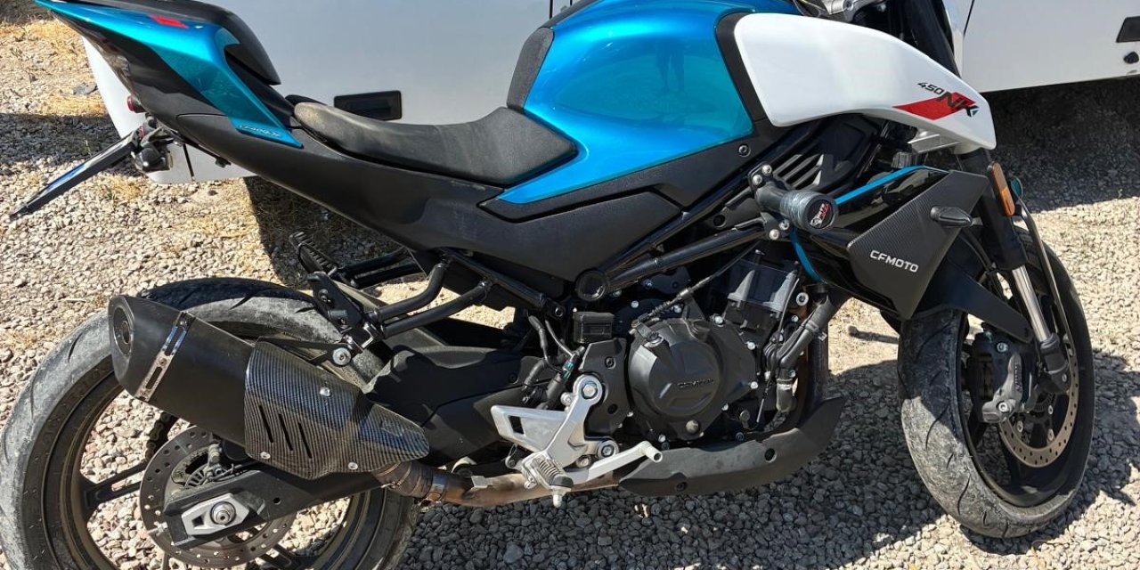 Kocaeli'de "dur" ihtarına uymayan motosikletli polise çarptı