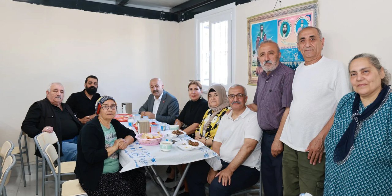 Kaymakam Özyiğit, Cemevi’nde  Aşure Lokmasına Katıldı