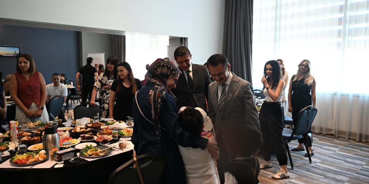 Vali Aktaş, Koruyucu  Ailelerle Bir Araya Geldi