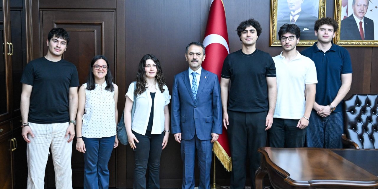 GTÜ Formula Student  Takımı Vali Aktaş'ı Ziyaret Etti