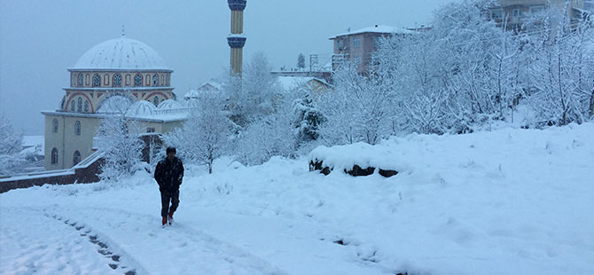 Kar yağışı kenti esir aldı!