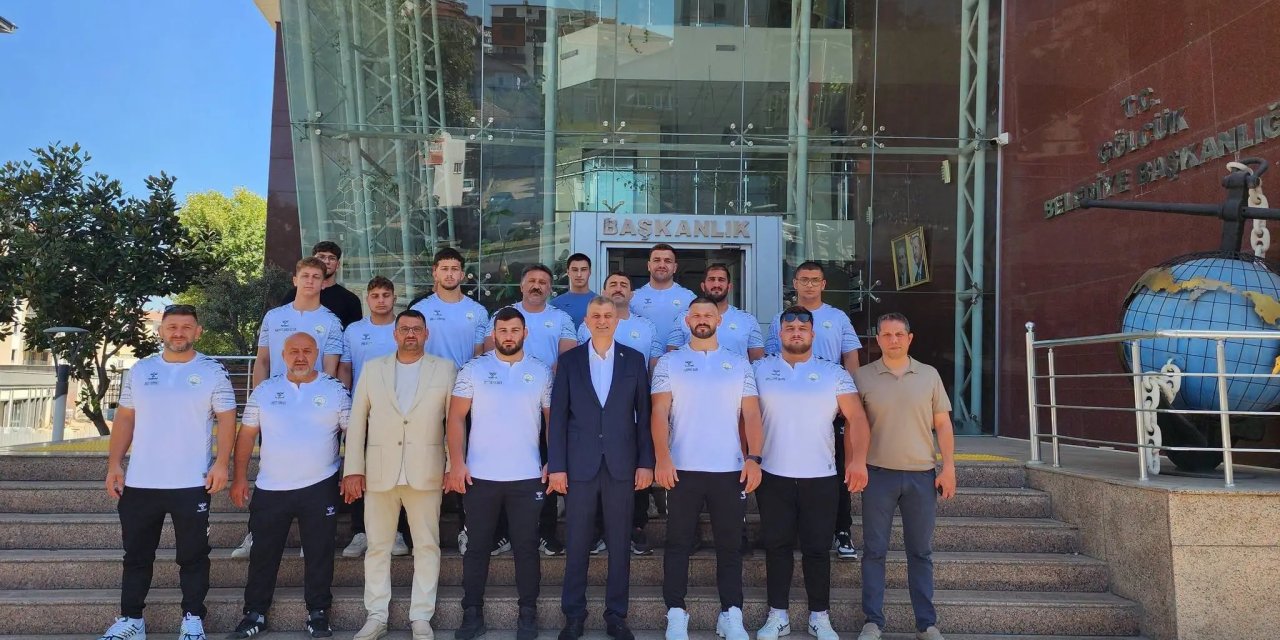 Başkan Sezer, Yağlı Güreş  Takımı’nı Kırkpınar’a Uğurladı