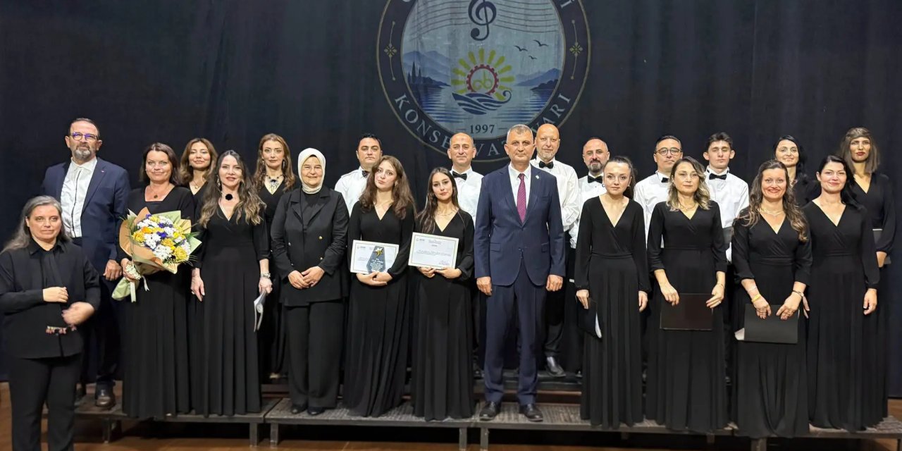 THM korosu ilk konserini  büyük beğeniyle gerçekleştirdi
