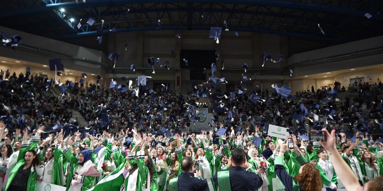 Kocaeli Sağlık ve Teknoloji  Üniversitesi mezunlarını uğurladı
