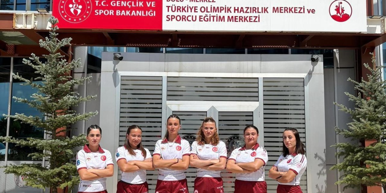 6 kadın ragbicisi milli  formayla Avrupa sahnesinde