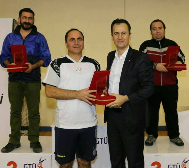 GAZETECİLER MASA TENİSİNDE YARIŞTI