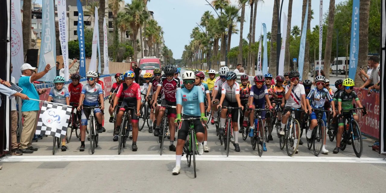 Türk bisikletinin geleceği Hatay'da pedal çevirdi