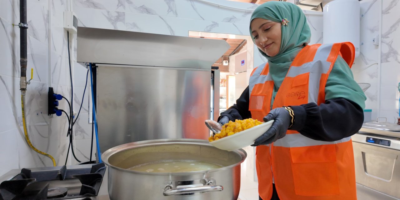 Aşure bereketi Saygınlar Kulübü’ne taşındı