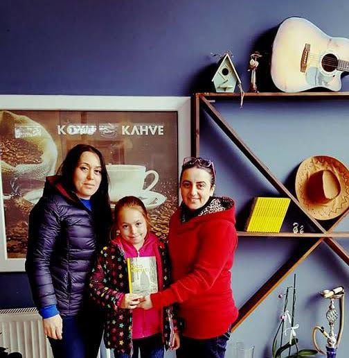 Koyu Kahve  kitap hediye ediyor