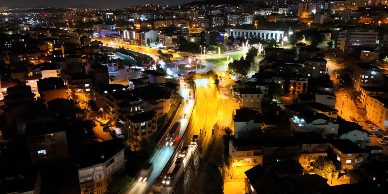 Eskihisar Feribot Yolu Alt Geçidi’nde gece mesaisi