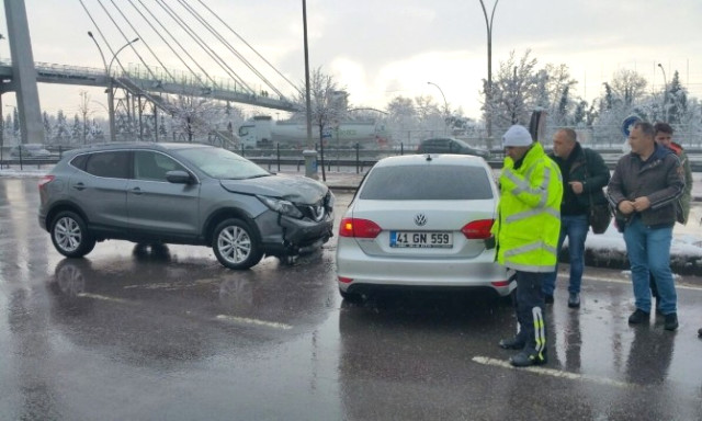 Kocaeli'de Trafik Kazası: 1 Yaralı