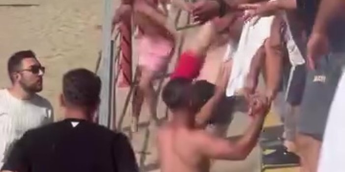 Plajda Tekme  ve Yumruklar Havada Uçuştu