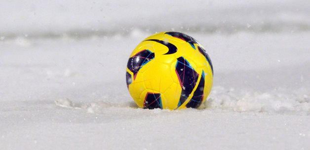 FUTBOLA DA KAR TATİLİ