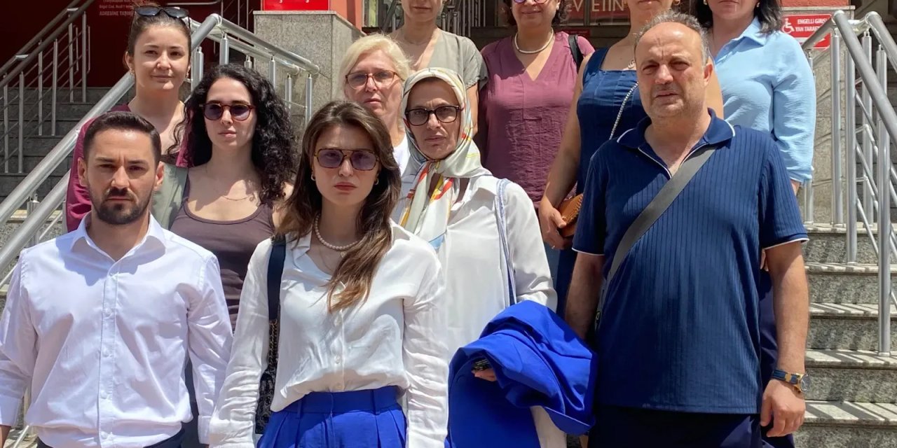 AVM'deki Taciz Skandalında Pişkin Savunma: “Telefon Kabinin Önüne Düştü!”
