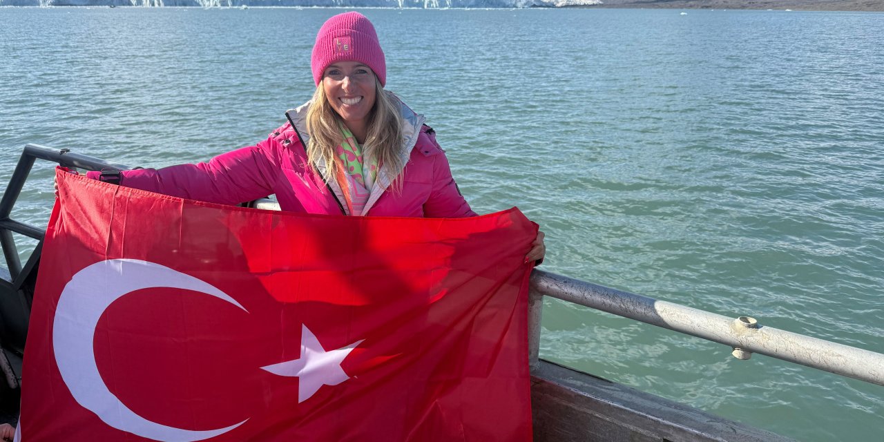 Buzullarda yüzen ilk Türk  sporcu unvanını elde etti