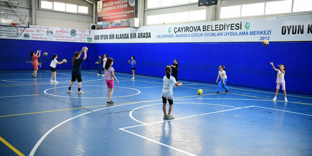 Çocuklar, yaz tatilini sporla iç içe geçiriyor