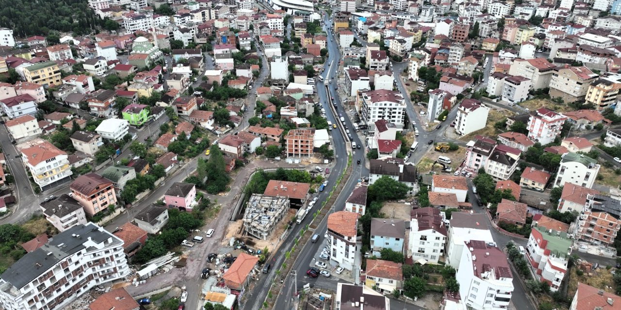 Çayırova Uğur Mumcu Caddesi modern kimliğine kavuşuyor