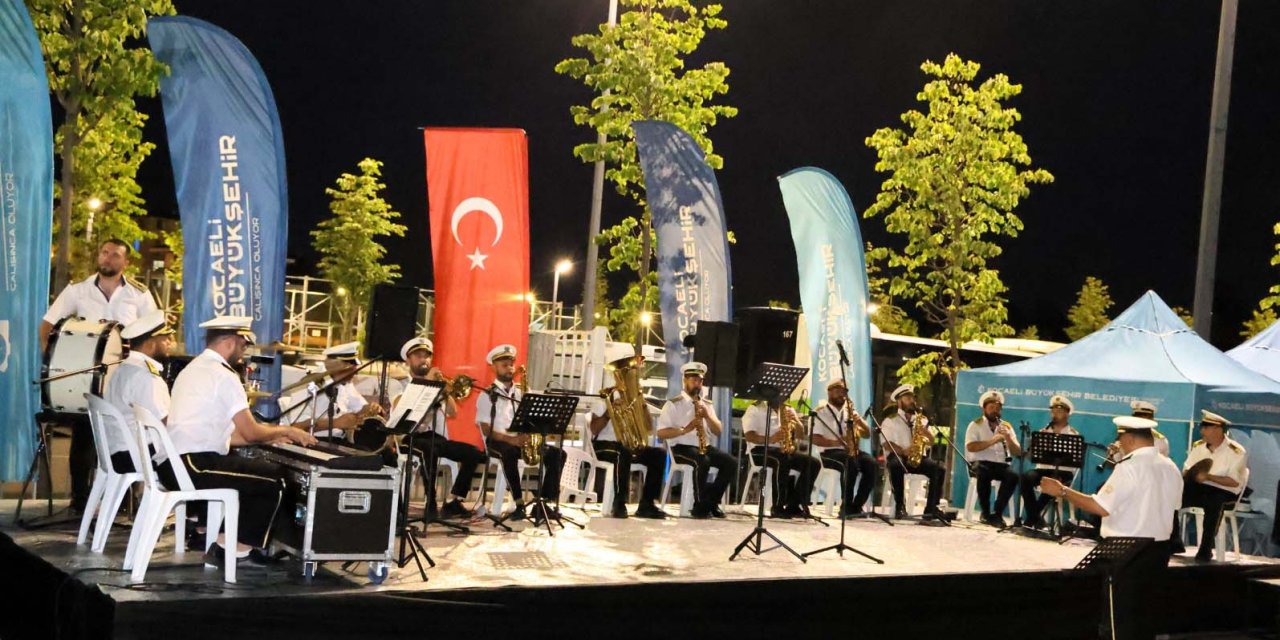 Ezgilerle dolu yaz akşamı