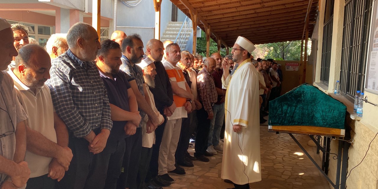 İskeleden düşerek hayatını kaybeden işçi toprağa verildi