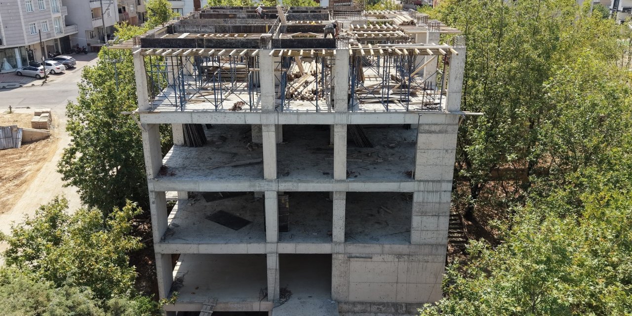 Bilgi evi ve aile sağlığı merkezinin  kaba inşaatında sona doğru