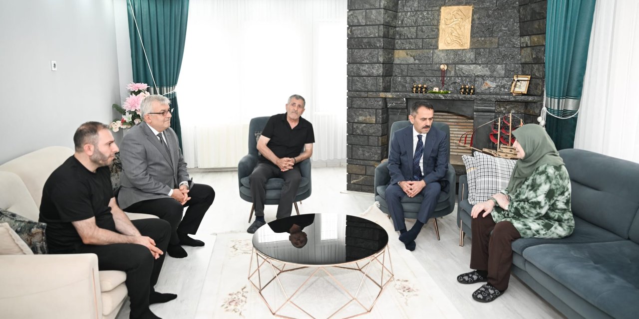 Vali, Aktaş, Şehit Annesini Ziyaret Etti