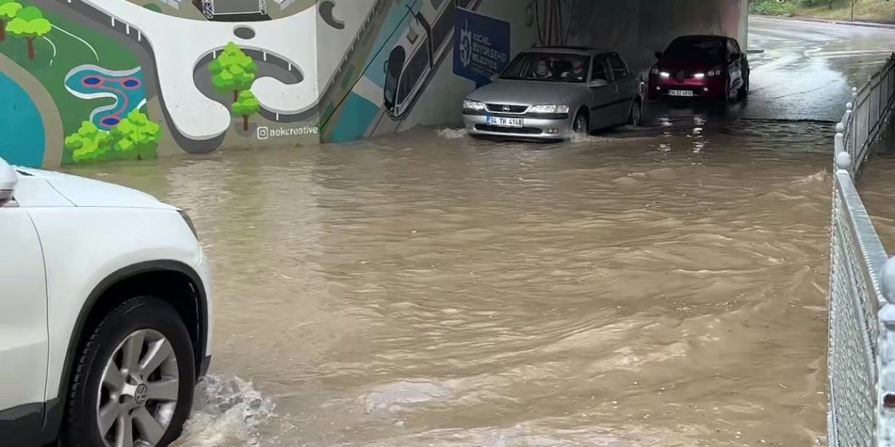 Kocaeli'de sağanak alt geçidi suyla doldurdu