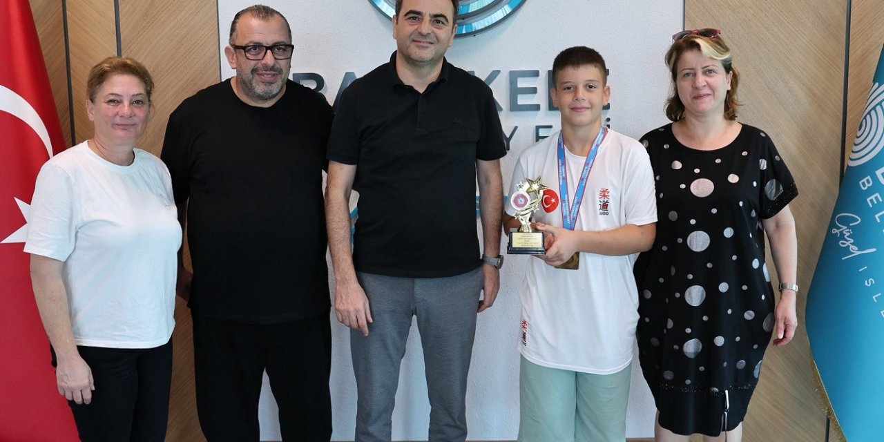 Şampiyonluk sevincini Başkan Özlü ile paylaştı
