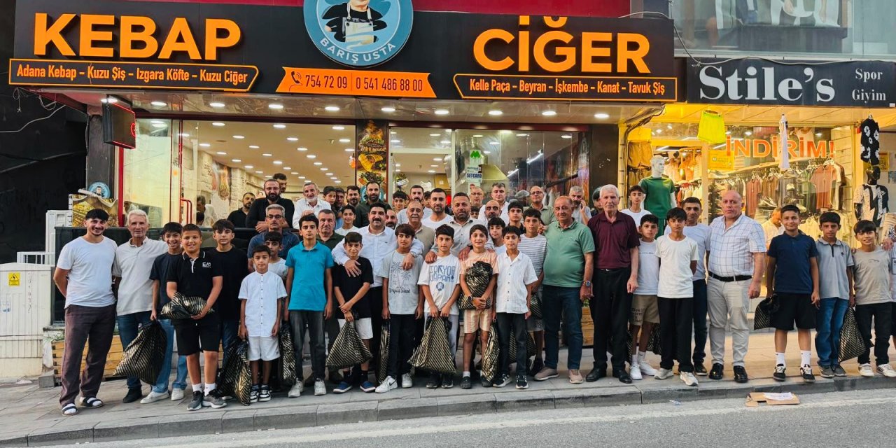Şampiyon Miniklere  Enver Yıldırım’dan Anlamlı Ödül