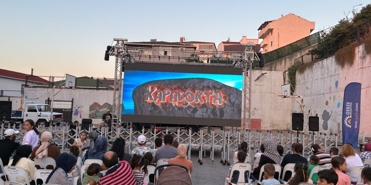 Mahallemde Sinema Var Tam Gaz Devam Ediyor