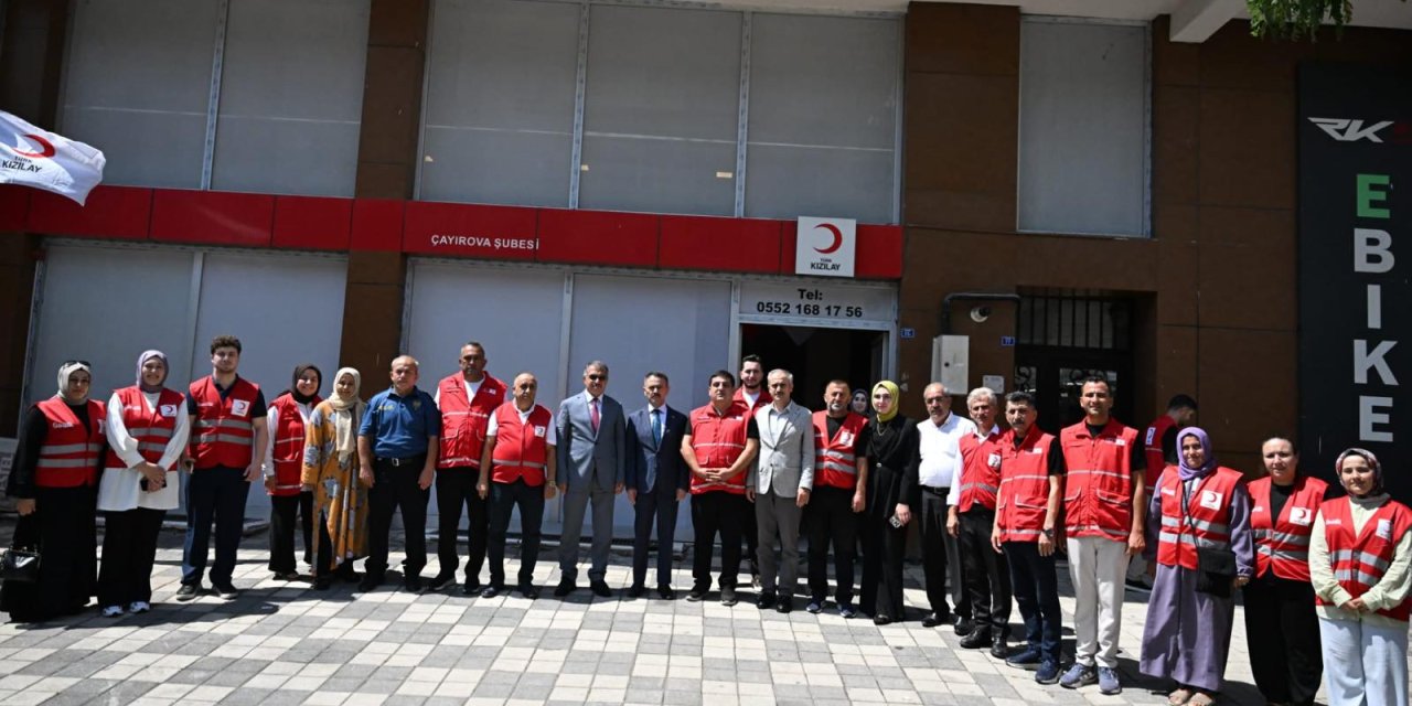 Vali Aktaş, Kızılay Çayırova Şubesini Ziyaret Etti