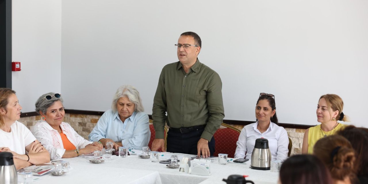 Başkan Gökçe, kadın muhtarlar ve  kadın azalarıyla bir araya geldi