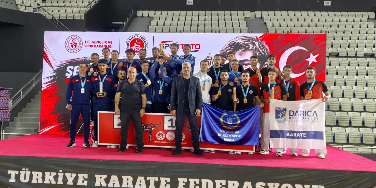 Büyükşehir sporcuları madalyaları topluyor