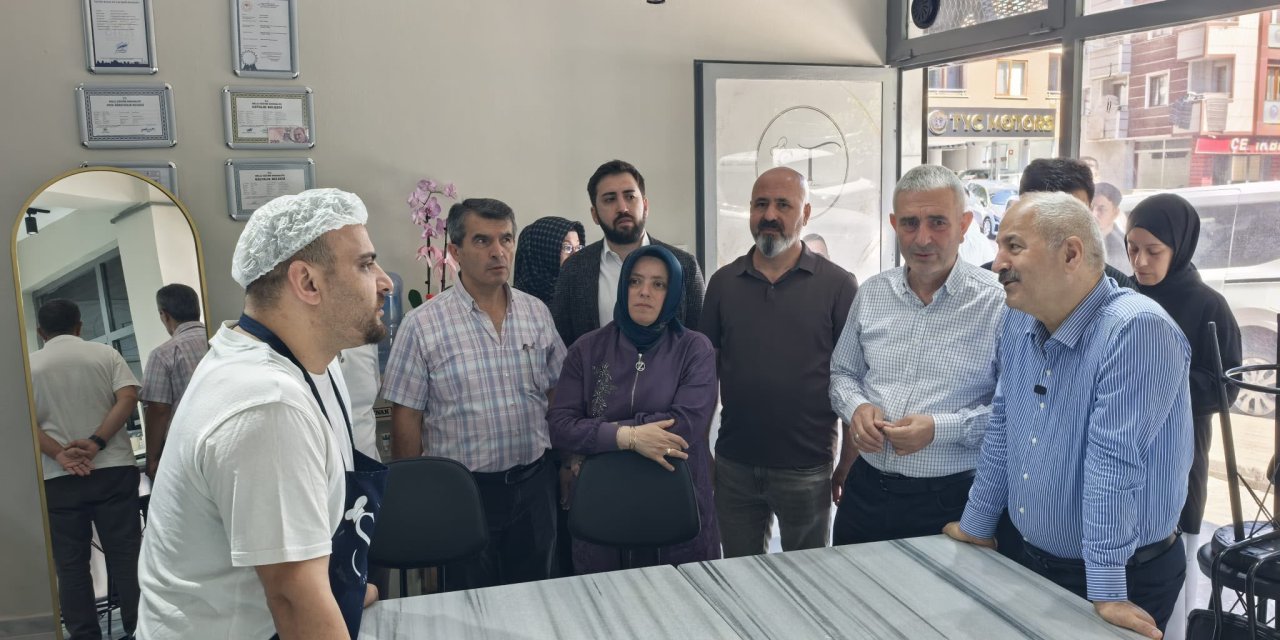 AK Parti'den Mustafapaşa  Mahallesi’nde Esnaf Ziyaretleri