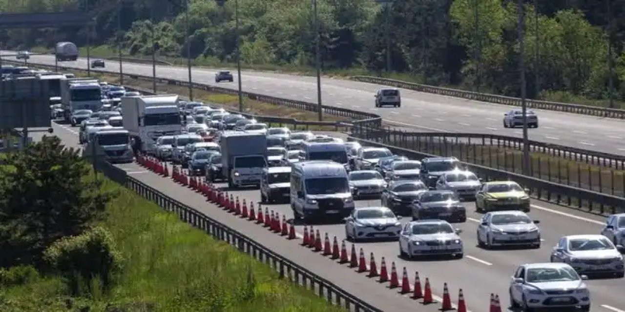TEM İZMİT-DİLOVASI ARASI    İstanbul Yönü Trafiğe Kapatılıyor