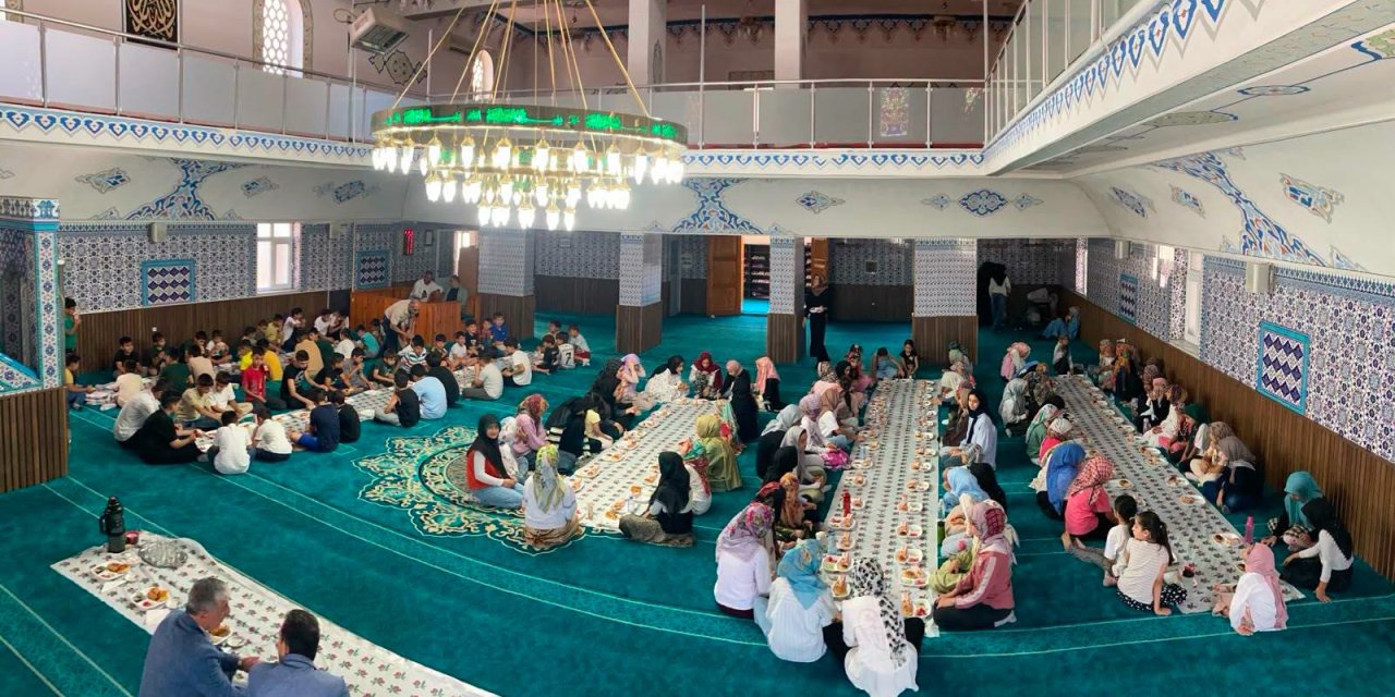 Dilovası'nda Yaz Kur'An Kursu  Öğrencilerine Kahvaltı
