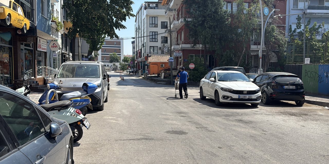 Otomobil yayalara çarptı: 2 yaralı