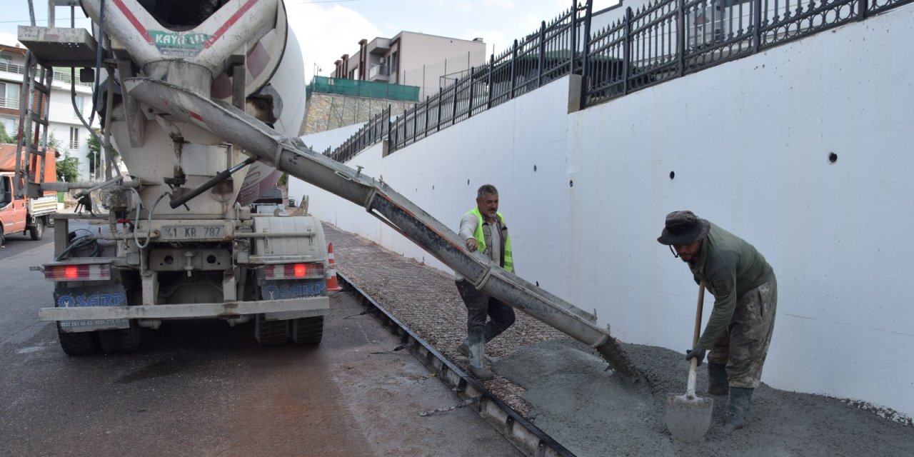 İzmit Belediyesinden Beton Kaldırım