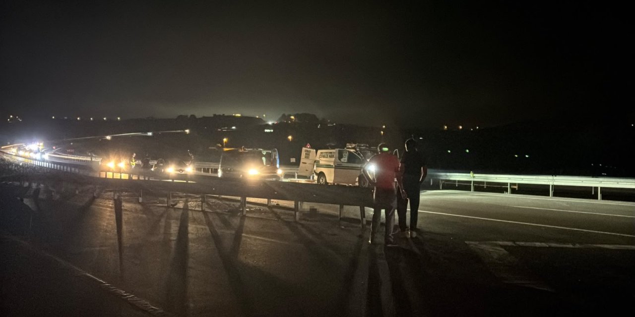 Bariyerlere çarpan motosikletli hayatını kaybetti