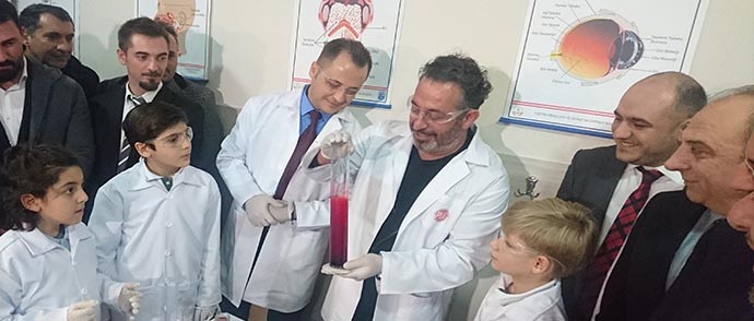 Cem Yılmaz Darıca’da açılış yaptı