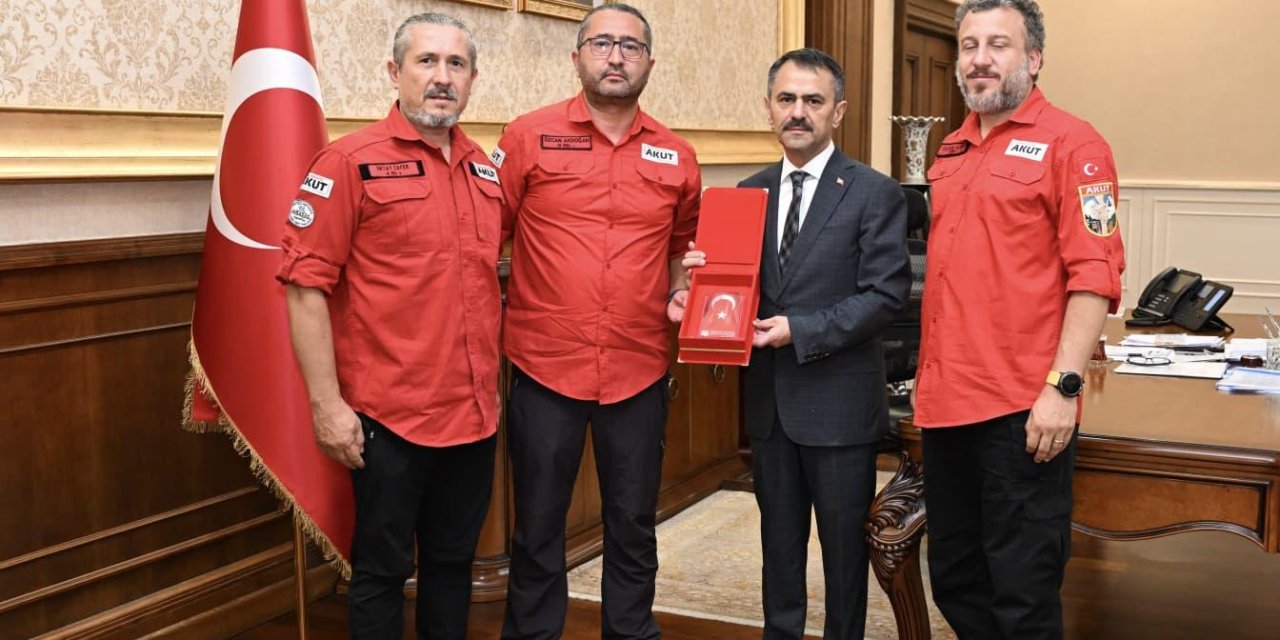 AKUT Gönüllüleri, Vali İlhami Aktaş'ı Ziyaret Etti