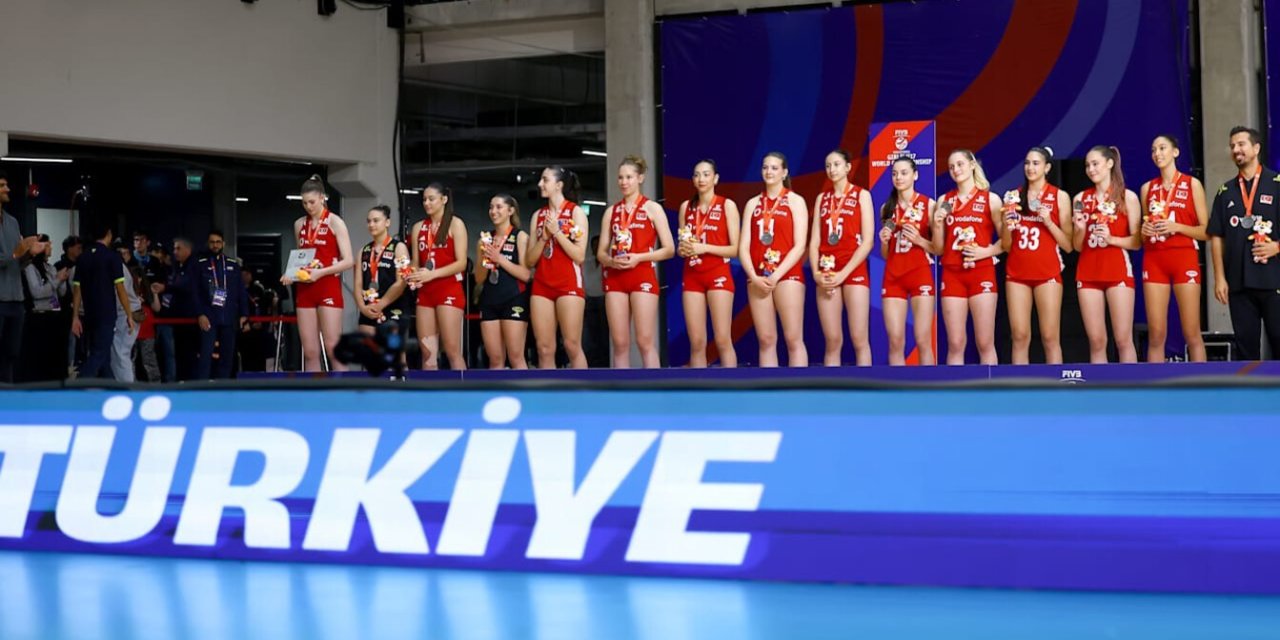 U17 Kadın Milli Voleybol  Takımı, dünya ikincisi oldu
