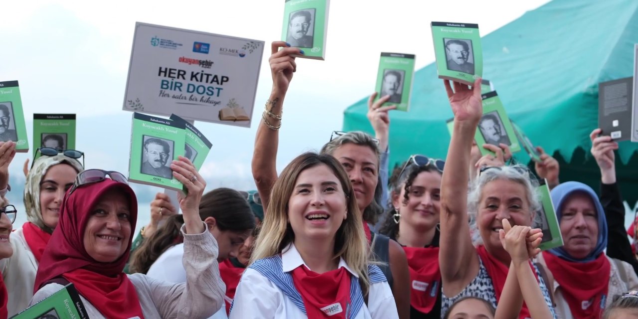 Körfez'de kitap, vapur ve  çello aynı yolculukta buluştu