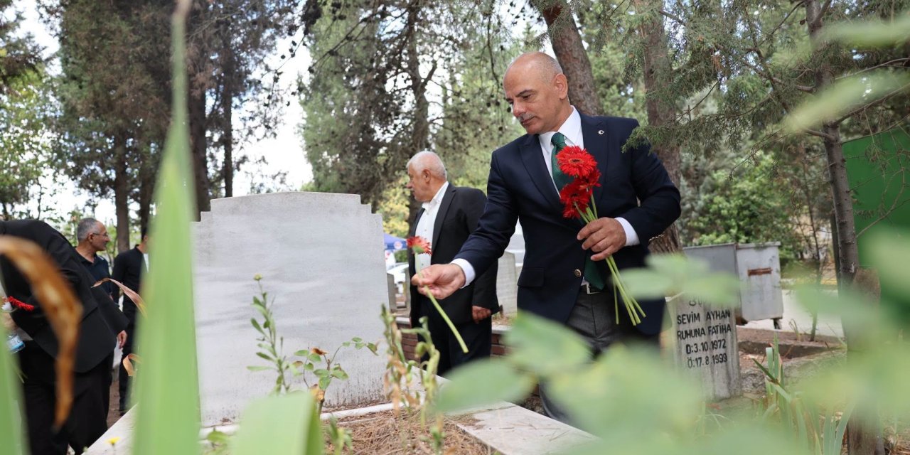 Körfez'de depremde hayatını  kaybedenler dualarla anıldı